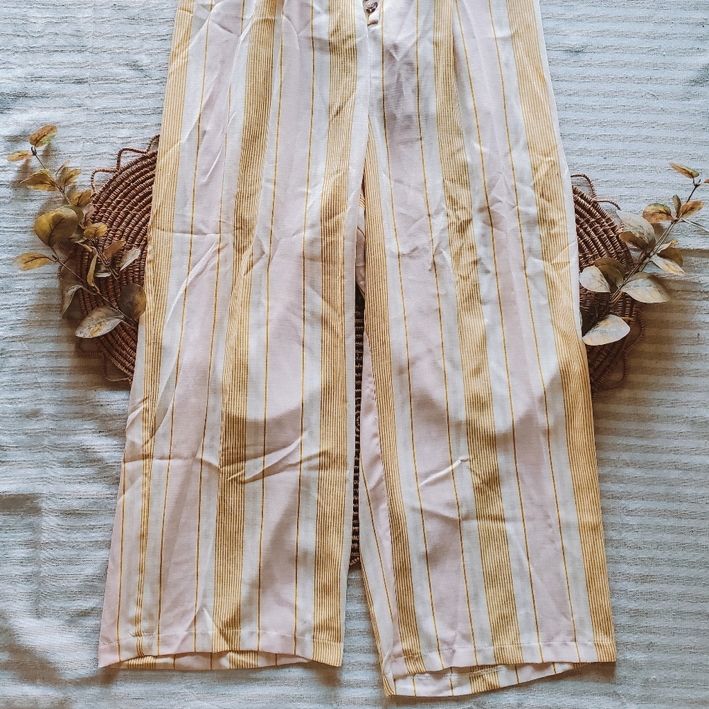 Cropped Ruffled Jumpsuit - Picture 4 of 5
